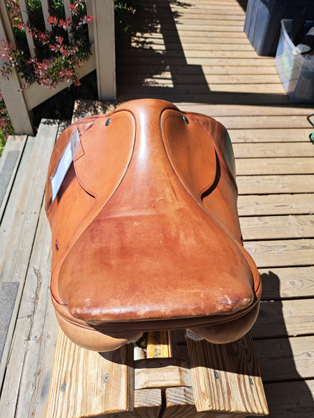 17.5" Desormais Fleur de Lys Jumping Saddle