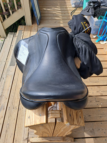 18" Sattlerei Dresch Dressage Saddle