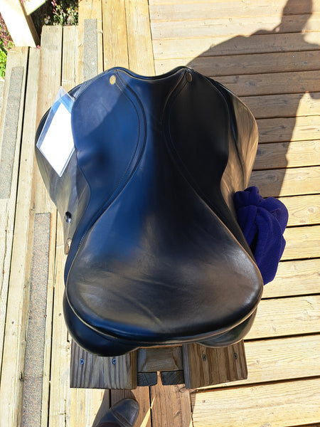 17.5" Bates Caprilli Dressage Saddle