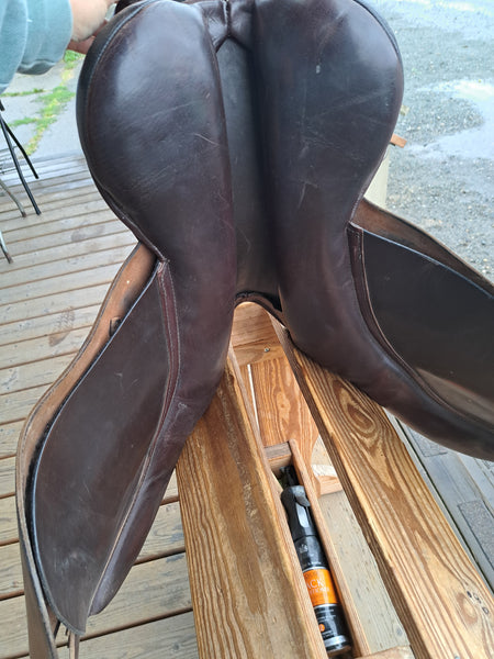 16.5" Ainsley Pro national Event English saddle