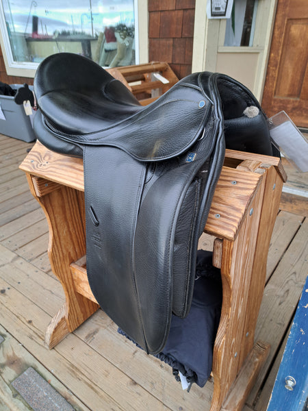 17.5" Stubben Genesis C.S. Deluxe Dressage Saddle