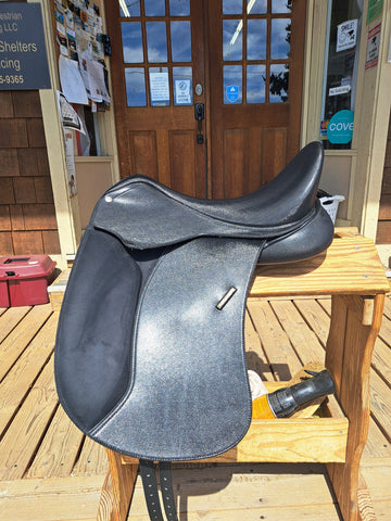 17" Wintec 500 Dressage Saddle