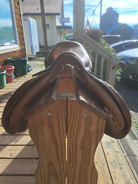 17" Devoucoux Biarritz Jump Saddle