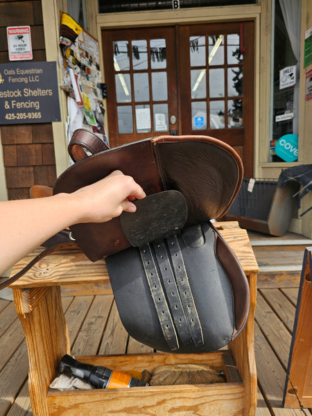 17" Courbette Futura XL All Purpose Saddle