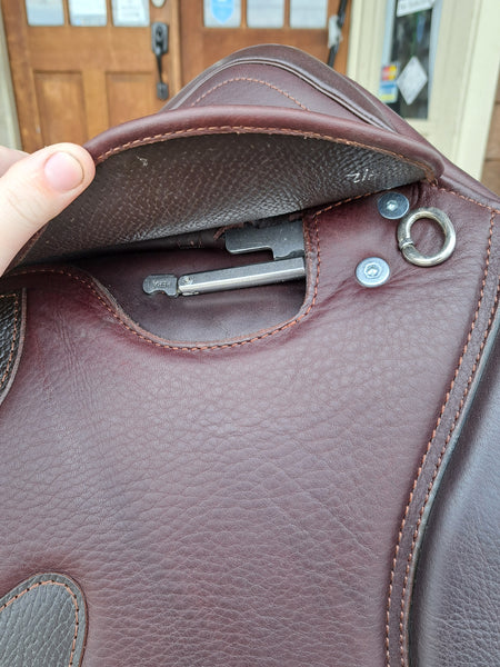 17.5" Connect Saddles Rialto SB Jump Saddle