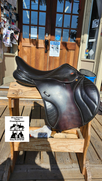 17.5" Kent & Masters S-Series jumping saddle