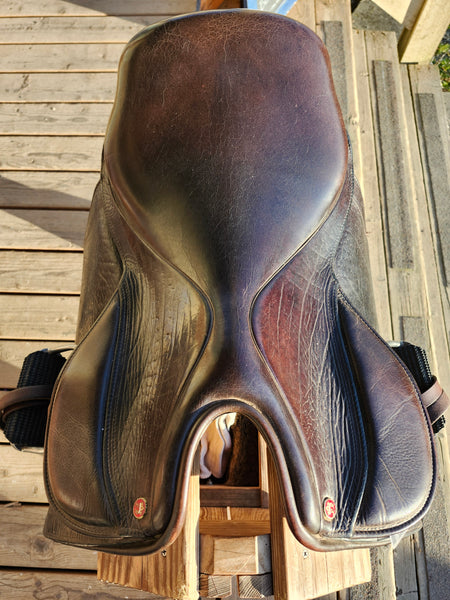 20" Lovatt & Ricketts Cutback Saddle