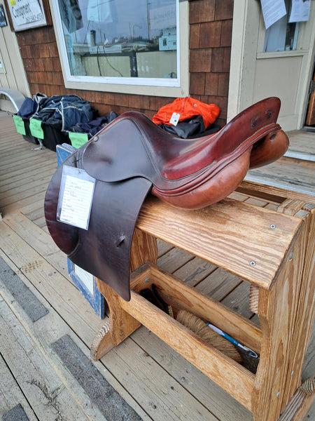 17.5" Dominus Close Contact Saddle