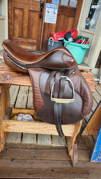 17" Crosby the GrandPrix Close Contact Saddle