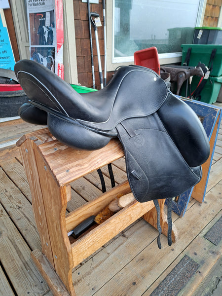 18"  Custom Saddlery Icon Star Dressage Saddle