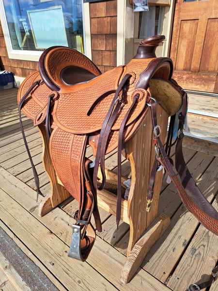Mark Plumly custom wade tree roping saddle 16" seat
