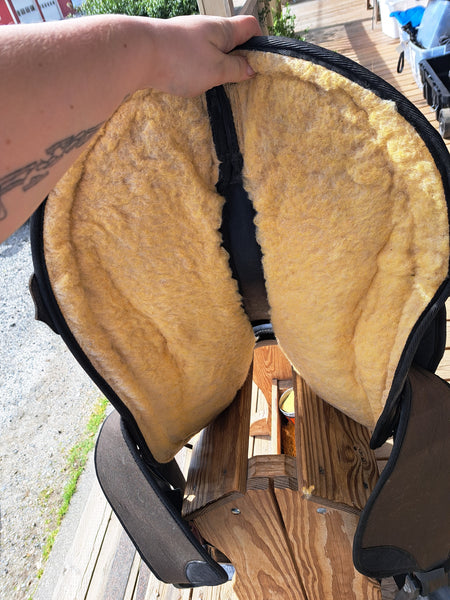 15" Abetta Synthetic Western Saddle