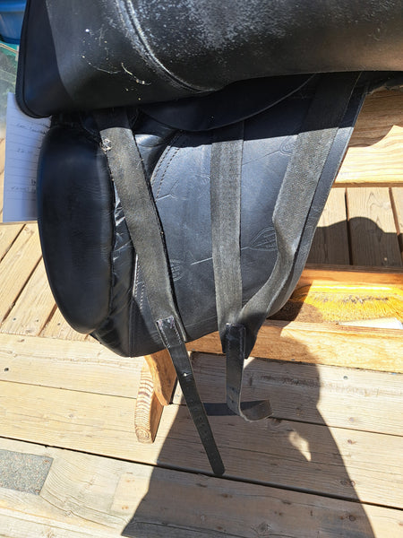 17.5" HDR Dressage Saddle