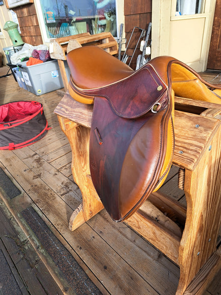 16.5" Collegiate Ruiz Diaz Close Contact Jump Saddle