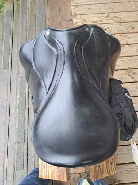 17" Amerigo Vega Dressage Saddle