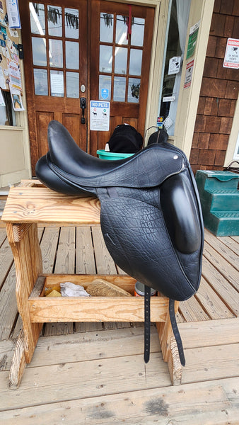 17" Custom Saddlery Icon Flight Dressage Saddle