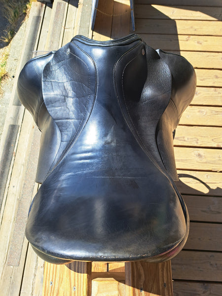 18" Custom Saddlery Advantage Dressage Saddle