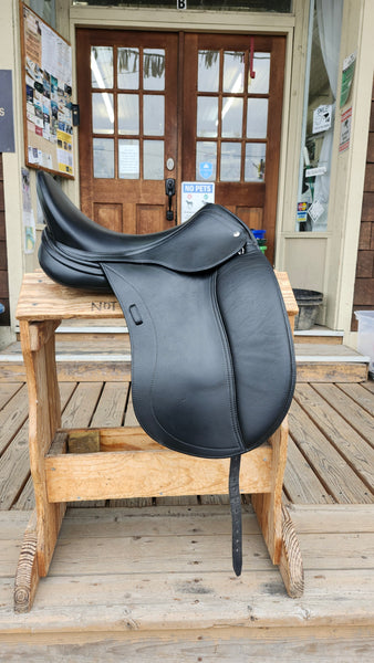 18" Schleese Infinity II Plus Dressage Saddle