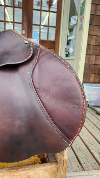 17" Butet Close Contact Jumping Saddle