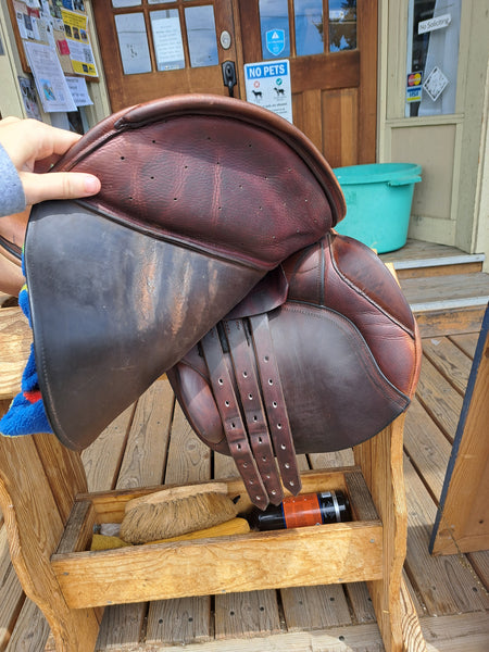 17.5" County Innovation Jump Saddle