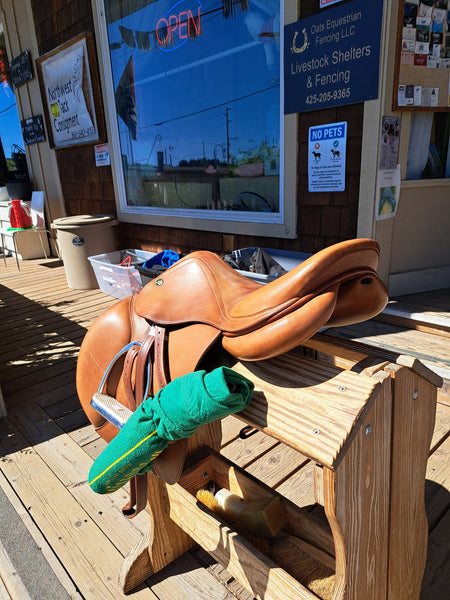 17" Prestige Close Contact Jumping Saddle