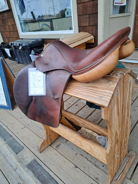 17.5" Devoucoux Oldara Jumping Saddle