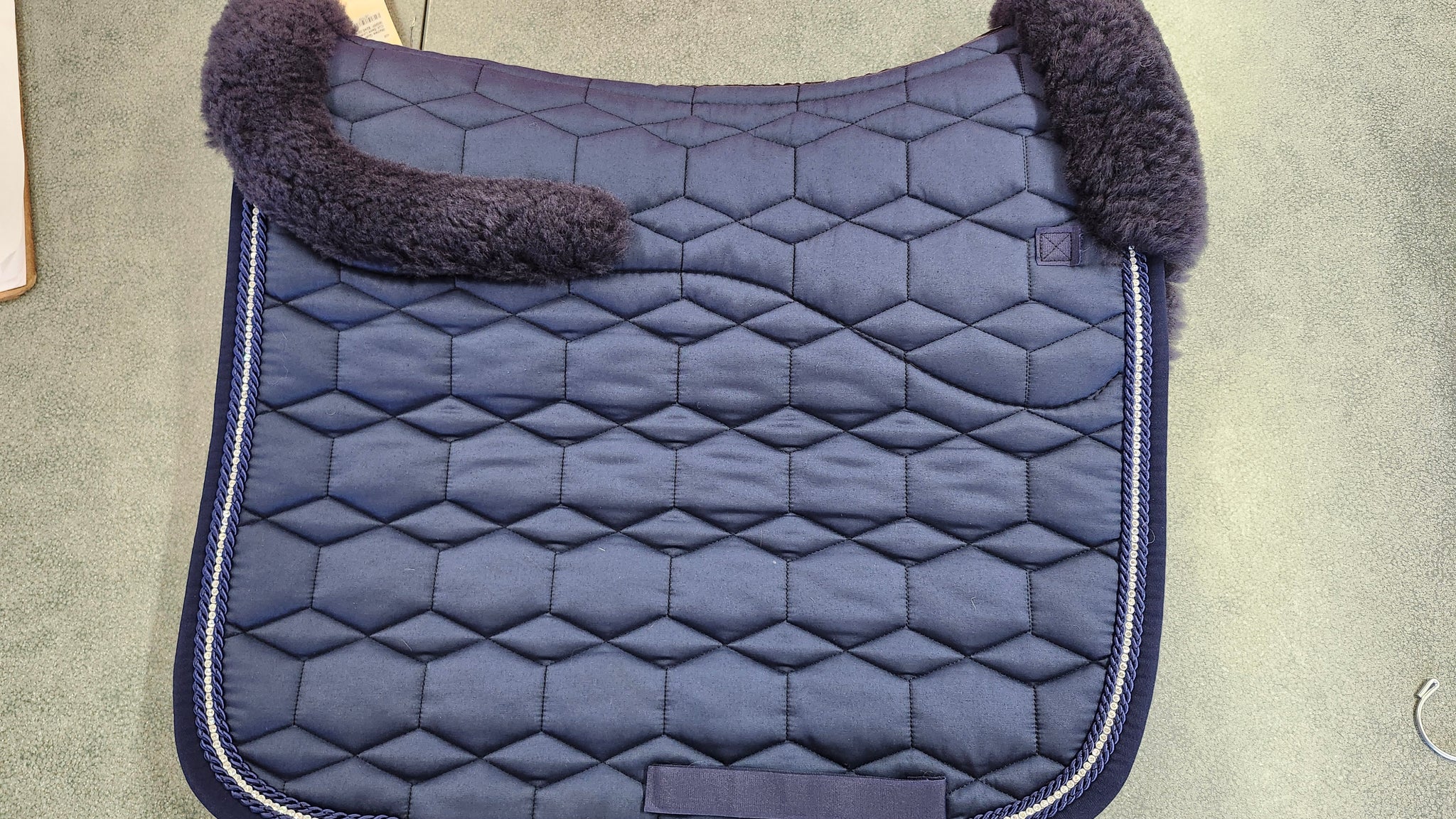 Large Mattes Quilt Sheen Square Cut Semi Lined Pad