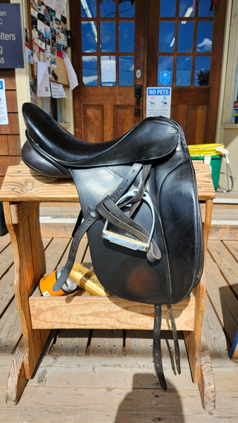 17.5" Sommer Novelle Dressage Saddle