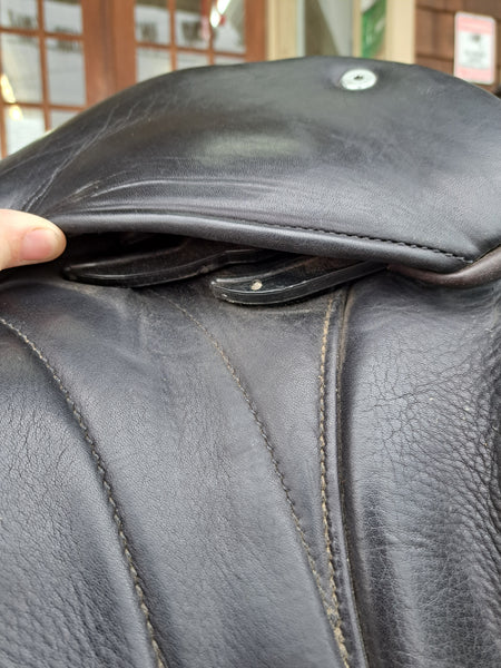18" WOW Dressage Saddle