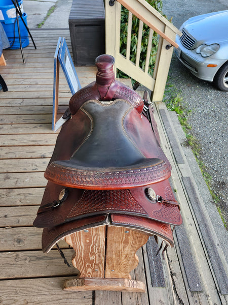 16" Saddle King Roper / All Around Saddle