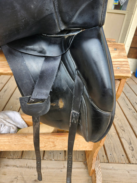 18" Hulsebos Dressage Saddle