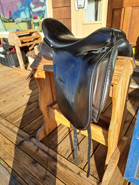 17" Albion Platinum Dressage Saddle