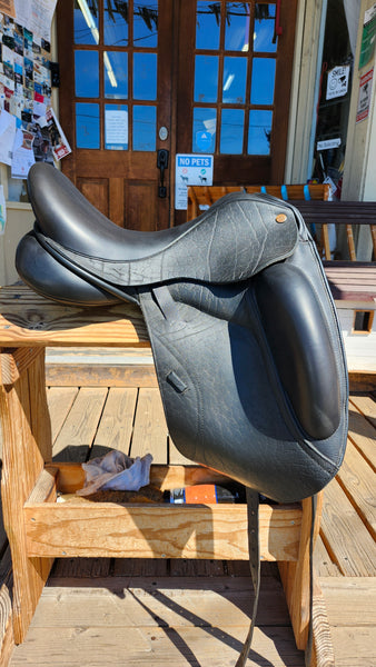 17.5" NSC Rhomeo Monoflap Dressage Saddle