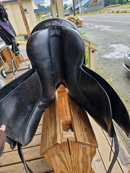 19" Duett Bravo Dressage Saddle