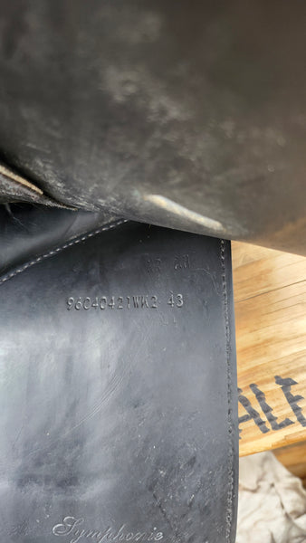 17" Karl Niedersuss Symphonie Dressage Saddle