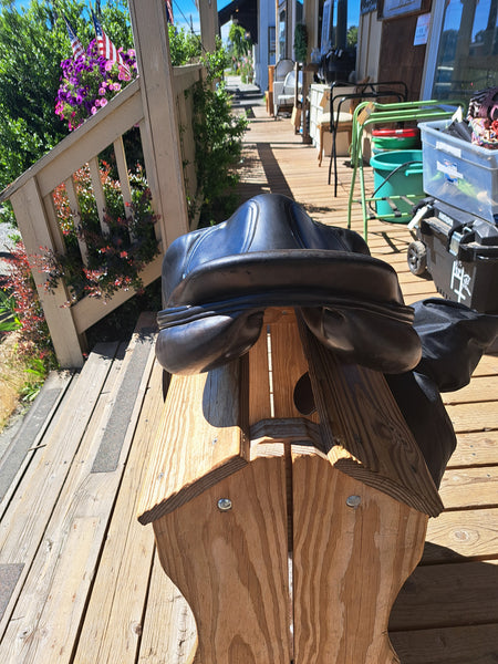 18" Amerigo Pinerolo Jumping Saddle