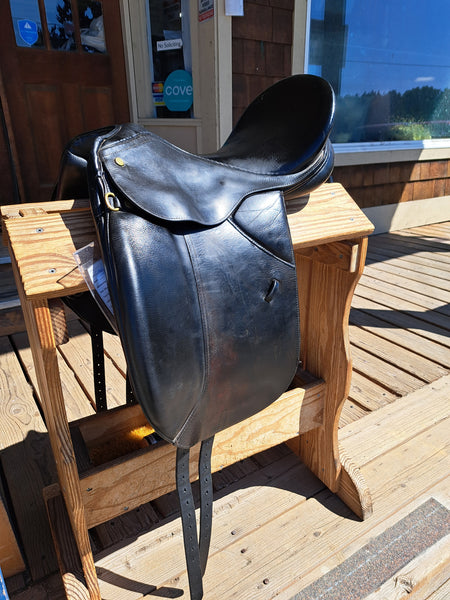 17" Collegiate Dressage saddle