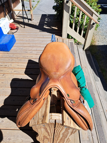 17" Prestige Close Contact Jumping Saddle