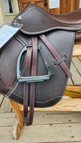 17" HDR Pro Concept Close Concept Saddle