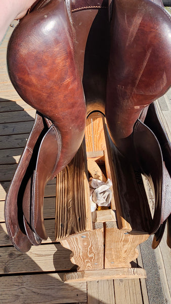 17.5" Stubben Genesis CS De Luxe Jump Saddle