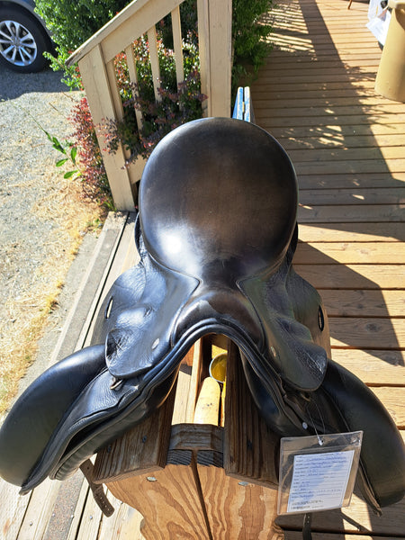 17.5" Custom Saddlery Wolfgang Solo Dressage Saddle