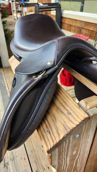 15.5" Connect By Frnak Baines Jump Saddle