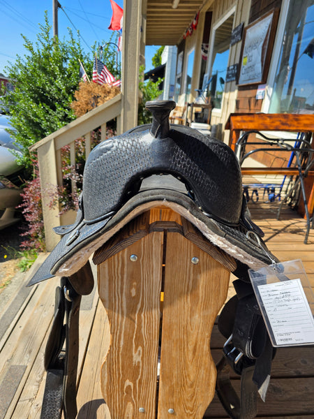 17" Hilason Treeless Barrel Racing Saddle