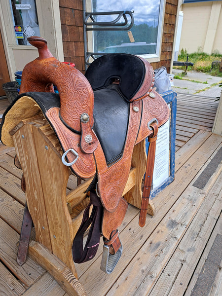 15.5" Treeless Tammy Fischer by Circle Y Barrel Saddle