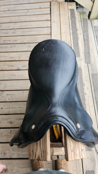 17" Karl Niedersuss Symphonie Dressage Saddle
