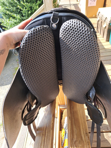 Piccolo (18") Ghost Roma Saddle