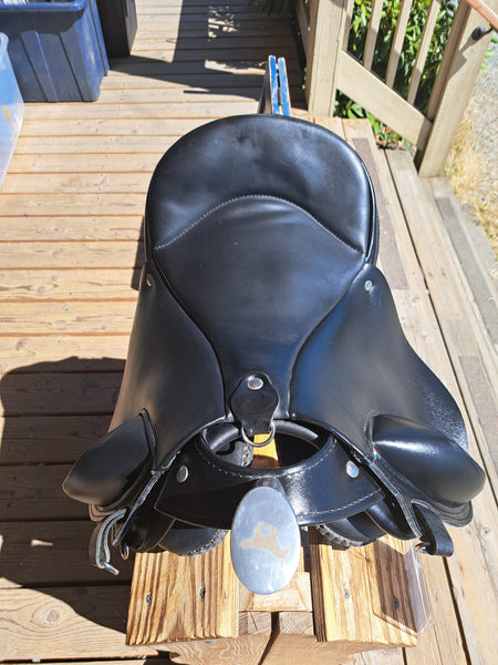 Ghost Quilty Treeless Saddle