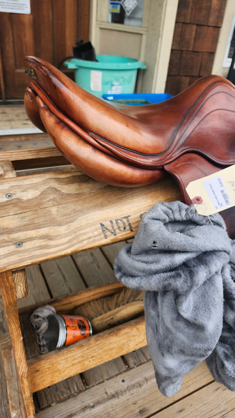 16.5" L. Bierry Jumping Saddle