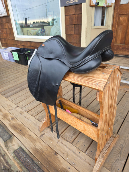17.5" Kent & Masters MDM Dressage Saddle