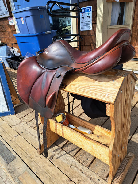 17.5" Custom Fleur De Lys Jump Saddle